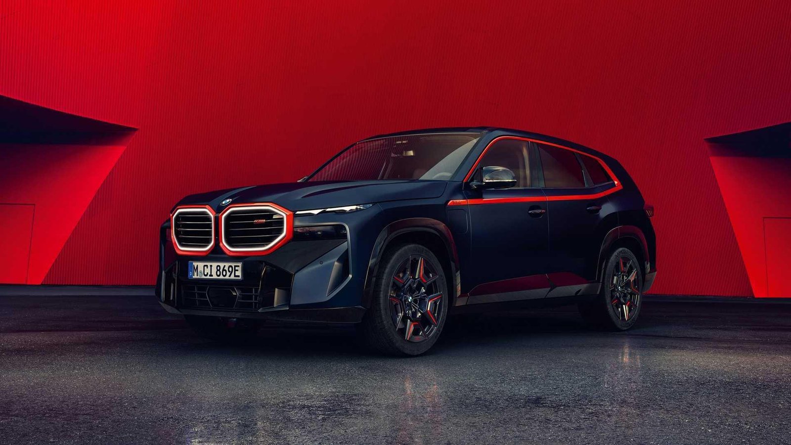 BMW XM Label Red 2024