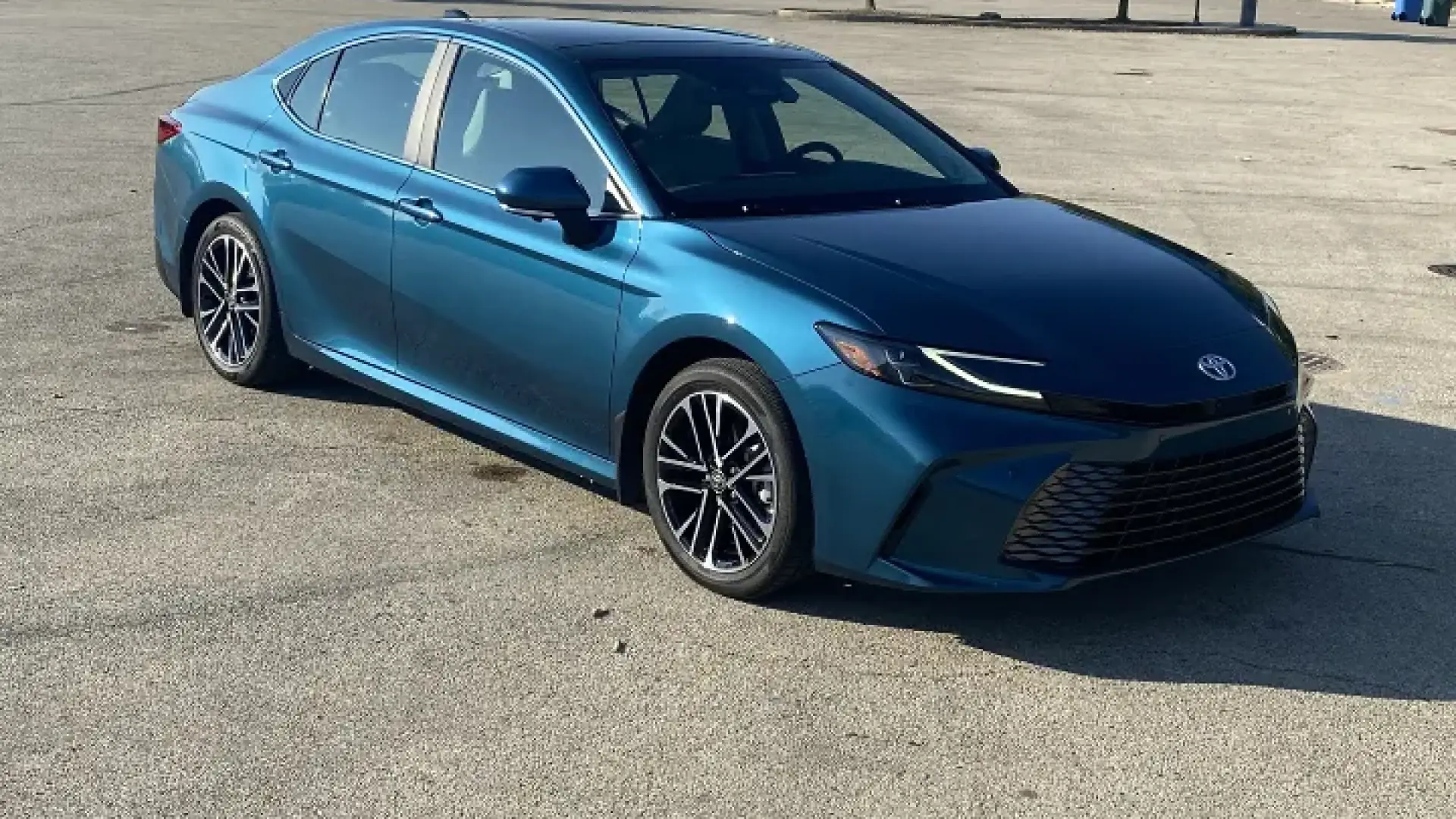 Toyota Camry XLE Hybrid 2024